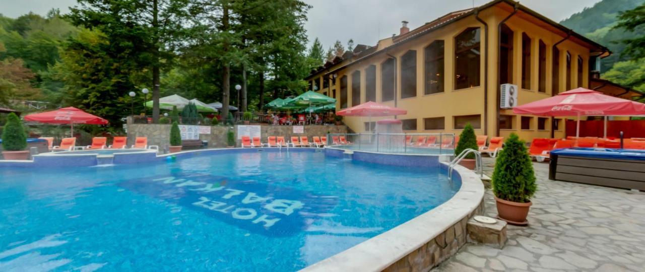 Balkan Hotel Чифлик Экстерьер фото