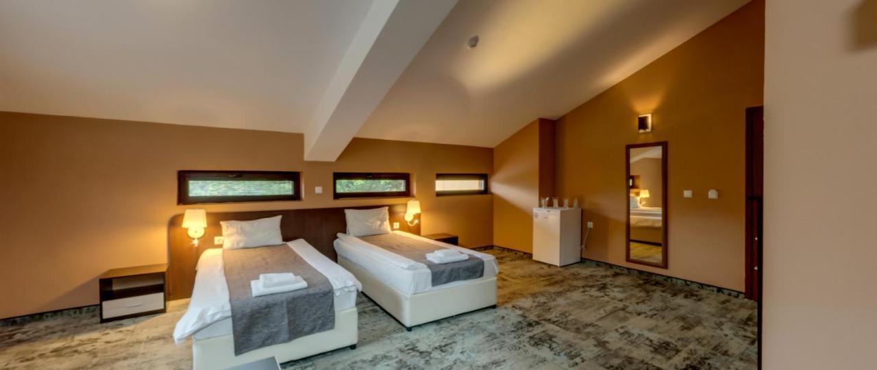 Balkan Hotel Чифлик Экстерьер фото