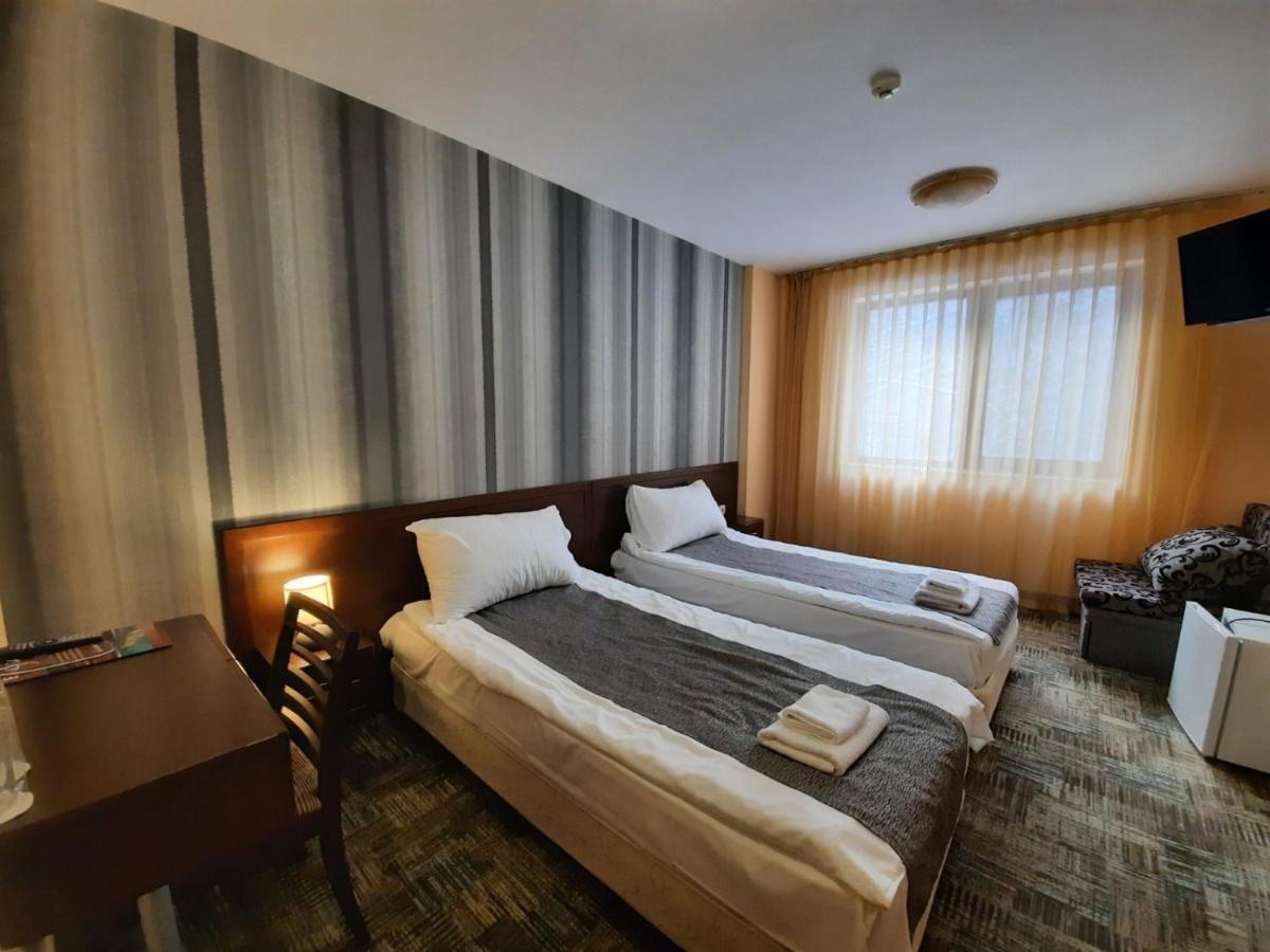 Balkan Hotel Чифлик Экстерьер фото