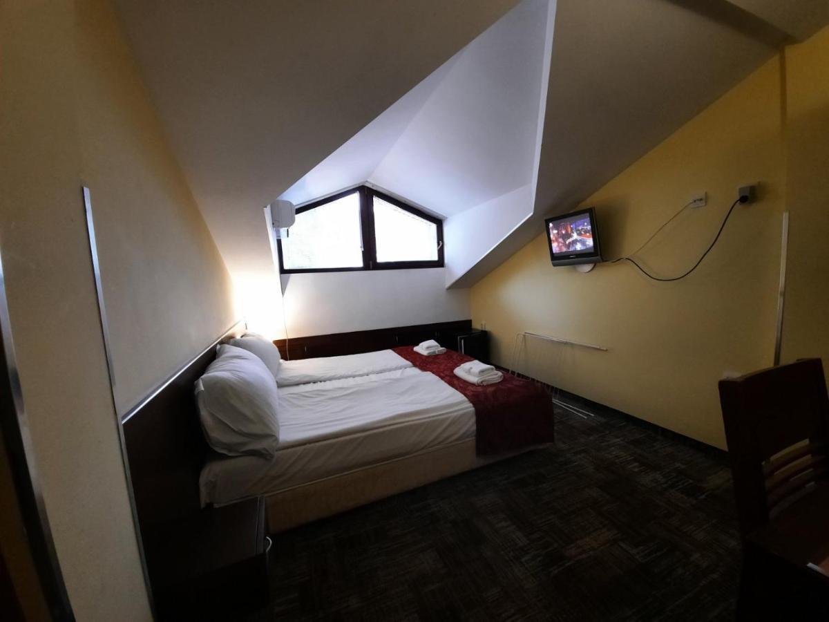 Balkan Hotel Чифлик Экстерьер фото